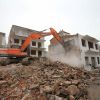 Tehlike saçan metruk binalar tarih oluyor