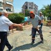 Karabağlar'da asfaltlama çalışmaları sıcak dinlemiyor