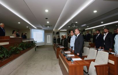 Karabağlar Belediye Meclisi’nde Şehit Askerlerimize Saygı Duruşu