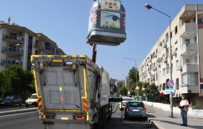 Karabağlar'da yeni çöp konteynerlerinin dağıtımı sürüyor