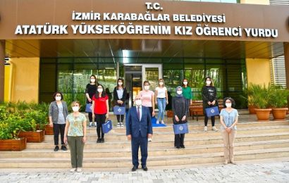 Atatürk Yükseköğrenim Kız Öğrenci Yurdu’nda Barınan Sağlık Emekçilerini Ziyaret Etti.