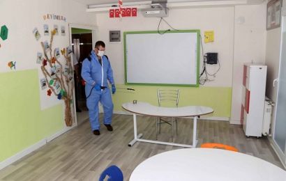Karabağlar’da Yüz Yüze Eğitim Okulları Dezenfekte Ediliyor